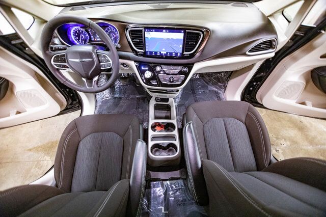 2022 Chrysler Grand Caravan SXT Nav BCam Red Deer AB