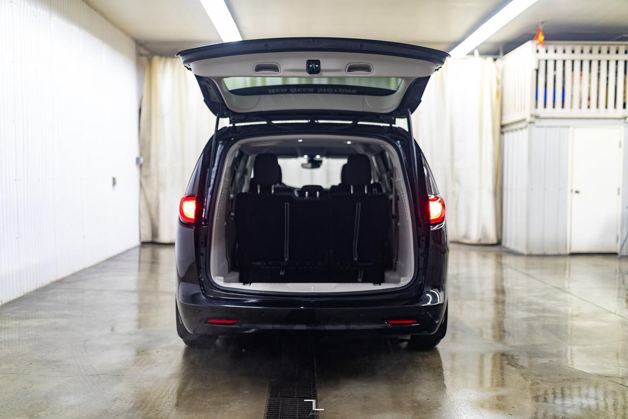2022 Chrysler Grand Caravan SXT Nav BCam Red Deer AB