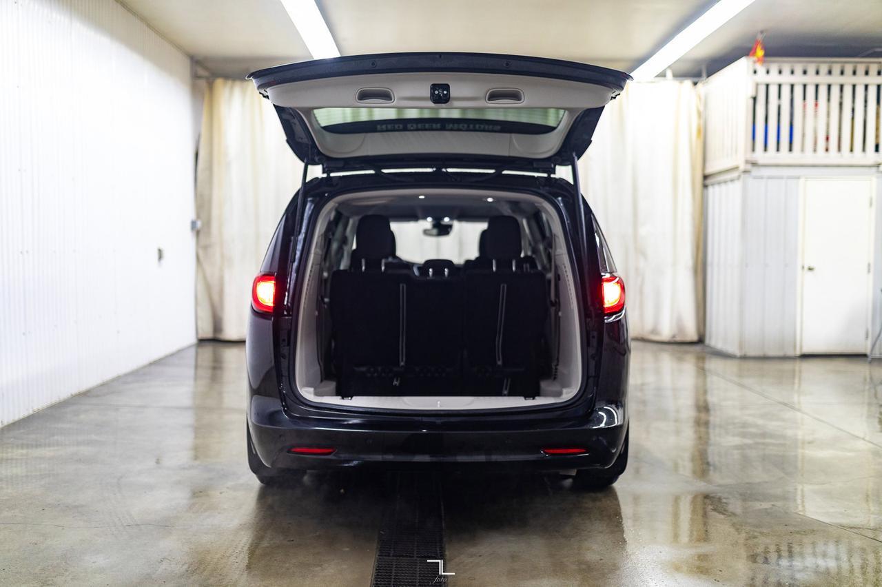 2022 Chrysler Grand Caravan SXT Nav BCam Red Deer AB