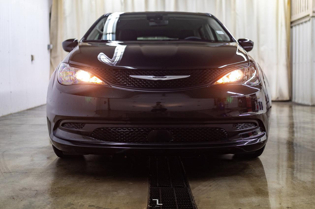 2022 Chrysler Grand Caravan SXT Nav BCam Red Deer AB