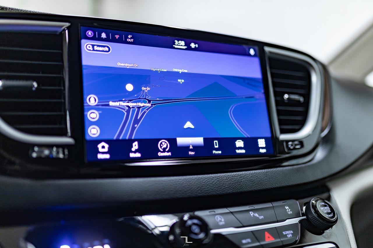 2022 Chrysler Grand Caravan SXT Nav BCam Red Deer AB