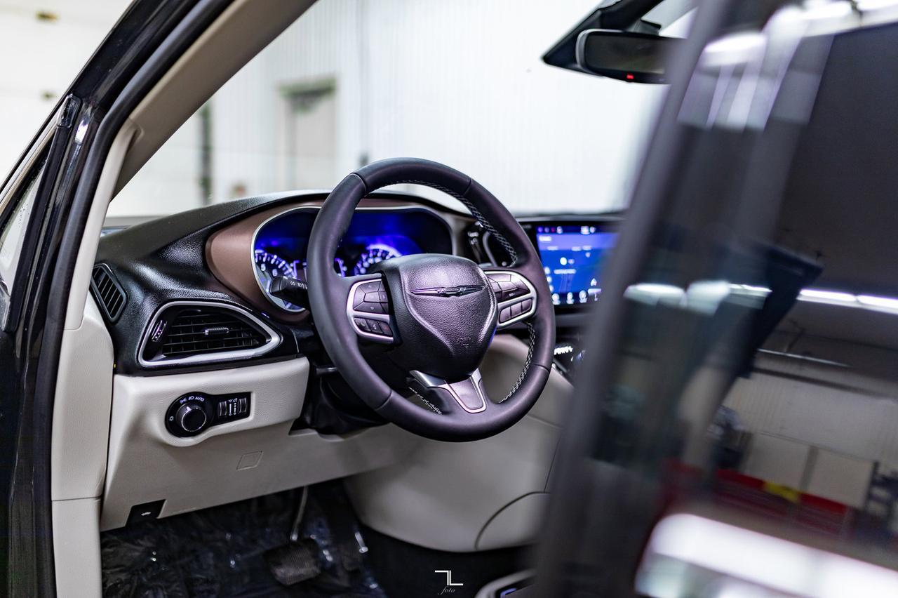 2022 Chrysler Grand Caravan SXT Nav BCam Red Deer AB