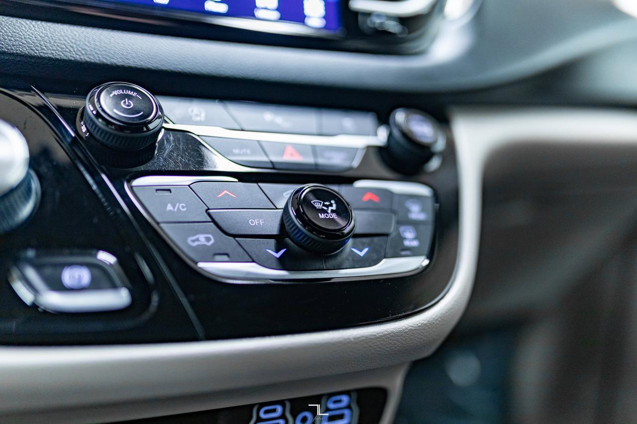 2022 Chrysler Grand Caravan SXT Nav BCam Red Deer AB