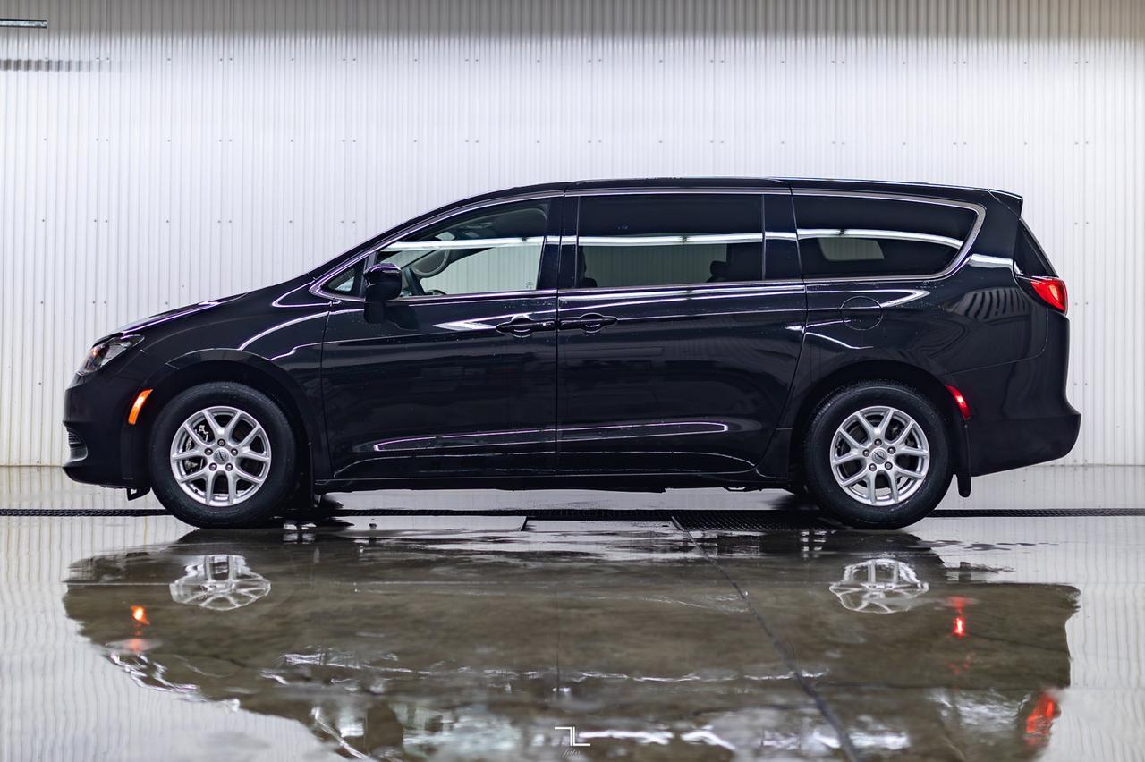 2022 Chrysler Grand Caravan SXT Nav BCam Red Deer AB