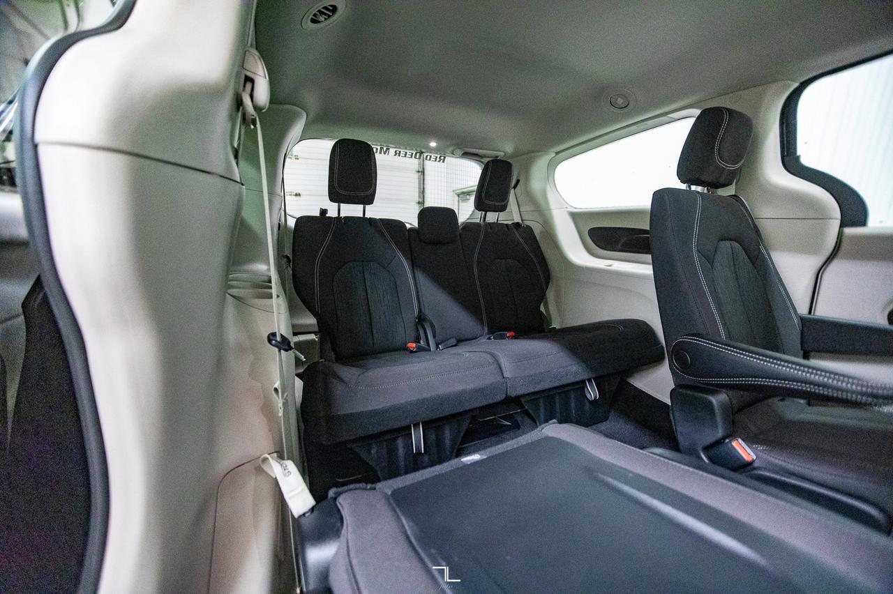 2022 Chrysler Grand Caravan SXT Nav BCam Red Deer AB