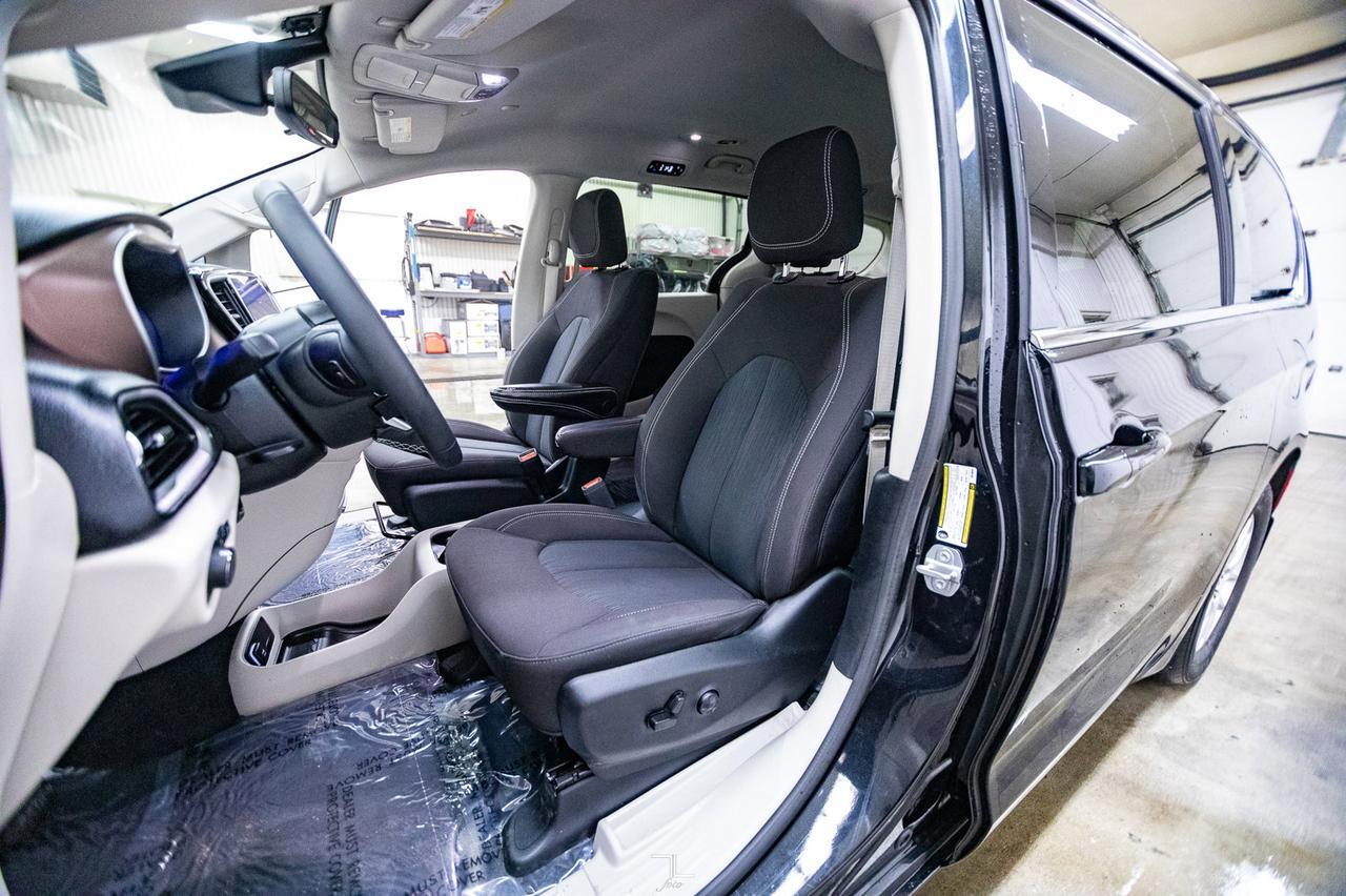 2022 Chrysler Grand Caravan SXT Nav BCam Red Deer AB