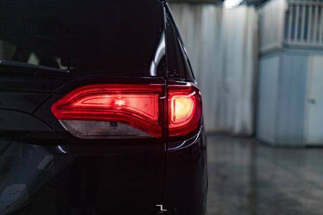 2022 Chrysler Grand Caravan SXT Nav BCam Red Deer AB