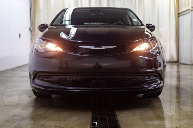 2022 Chrysler Grand Caravan SXT Nav BCam Red Deer AB