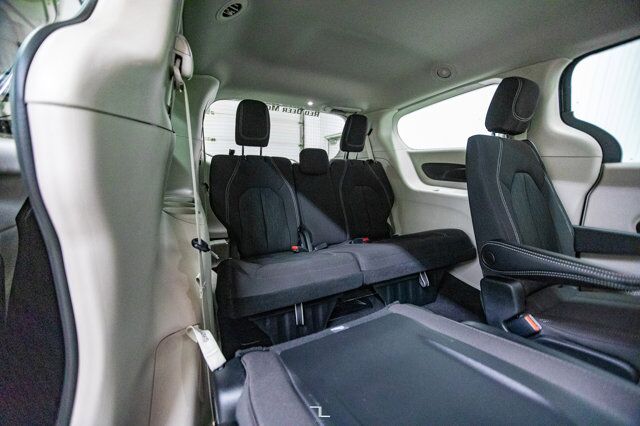 2022 Chrysler Grand Caravan SXT Nav BCam Red Deer AB