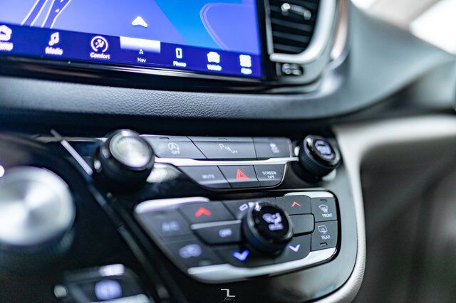 2022 Chrysler Grand Caravan SXT Nav BCam Red Deer AB