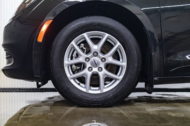 2022 Chrysler Grand Caravan SXT Nav BCam Red Deer AB