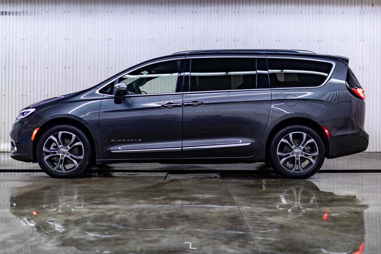 2022 Chrysler Pacifica AWD Pinnacle Leather Roof Nav BCam Red Deer AB