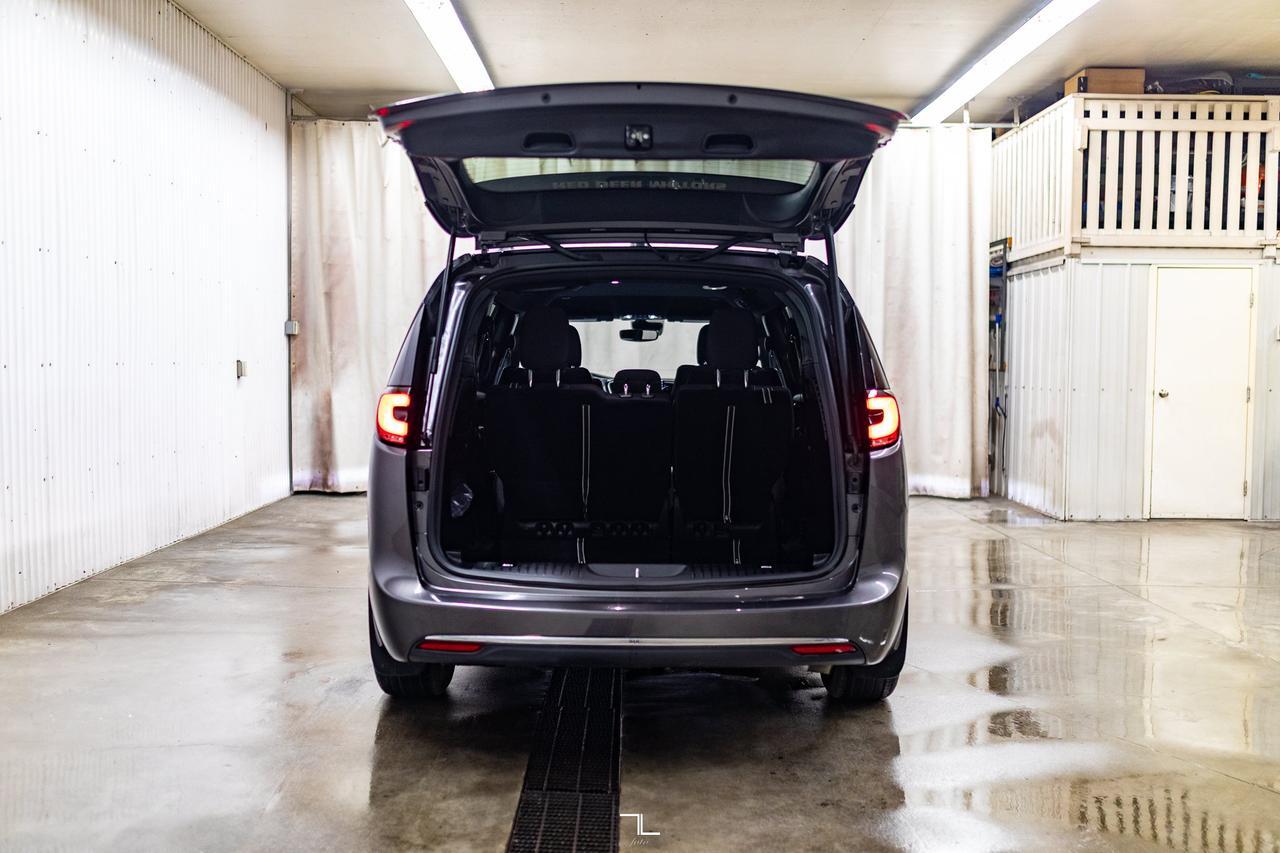 2022 Chrysler Pacifica AWD Touring BCam PSeat Quads Red Deer AB