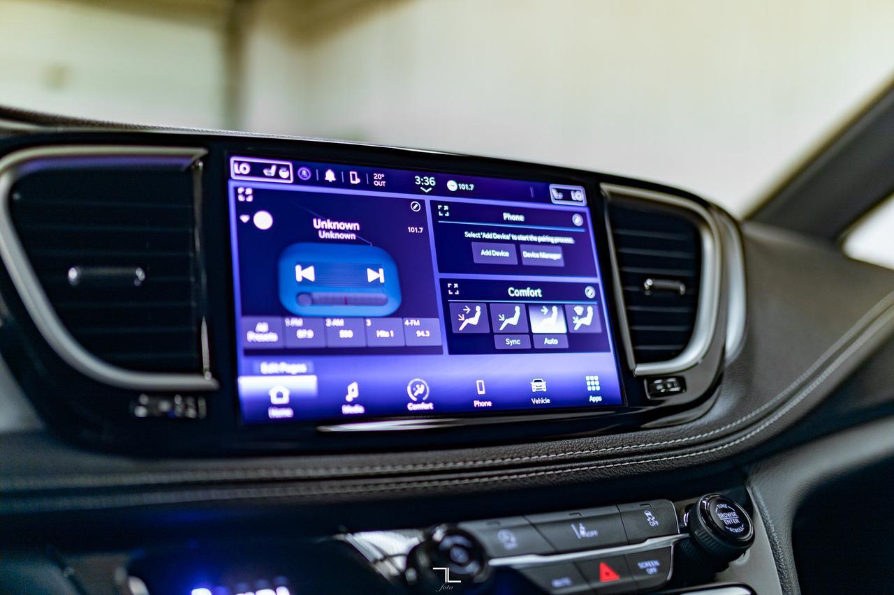 2022 Chrysler Pacifica AWD Touring BCam PSeat Quads Red Deer AB