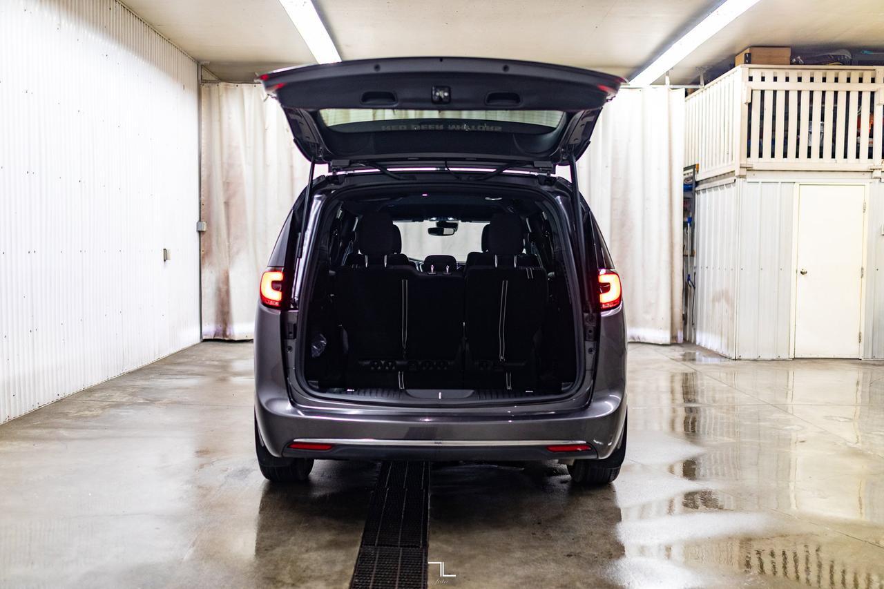 2022 Chrysler Pacifica AWD Touring BCam PSeat Quads Red Deer AB