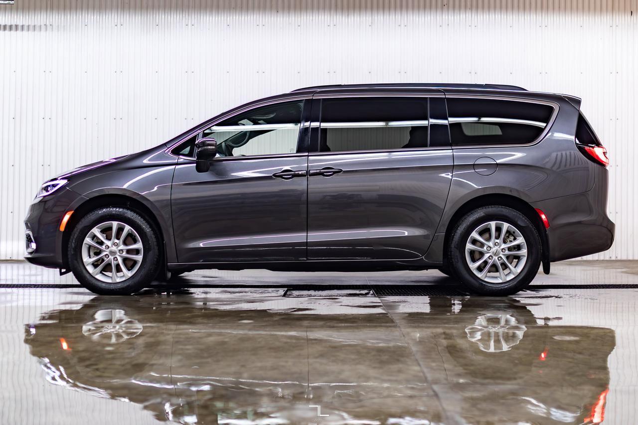 2022 Chrysler Pacifica AWD Touring BCam PSeat Quads Red Deer AB