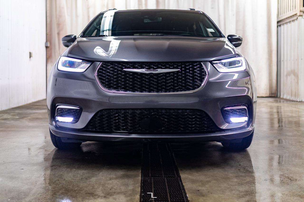 2022 Chrysler Pacifica AWD Touring BCam PSeat Quads Red Deer AB