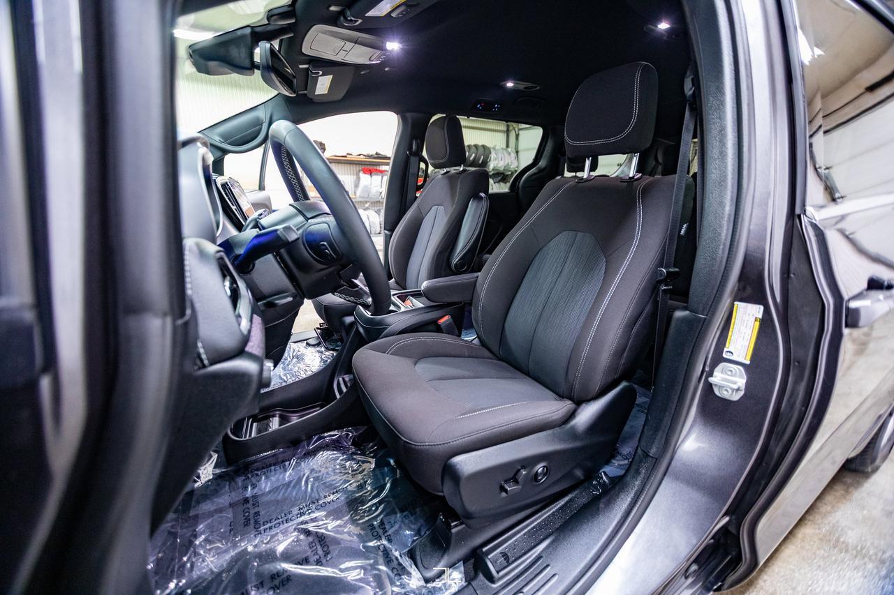 2022 Chrysler Pacifica AWD Touring BCam PSeat Quads Red Deer AB