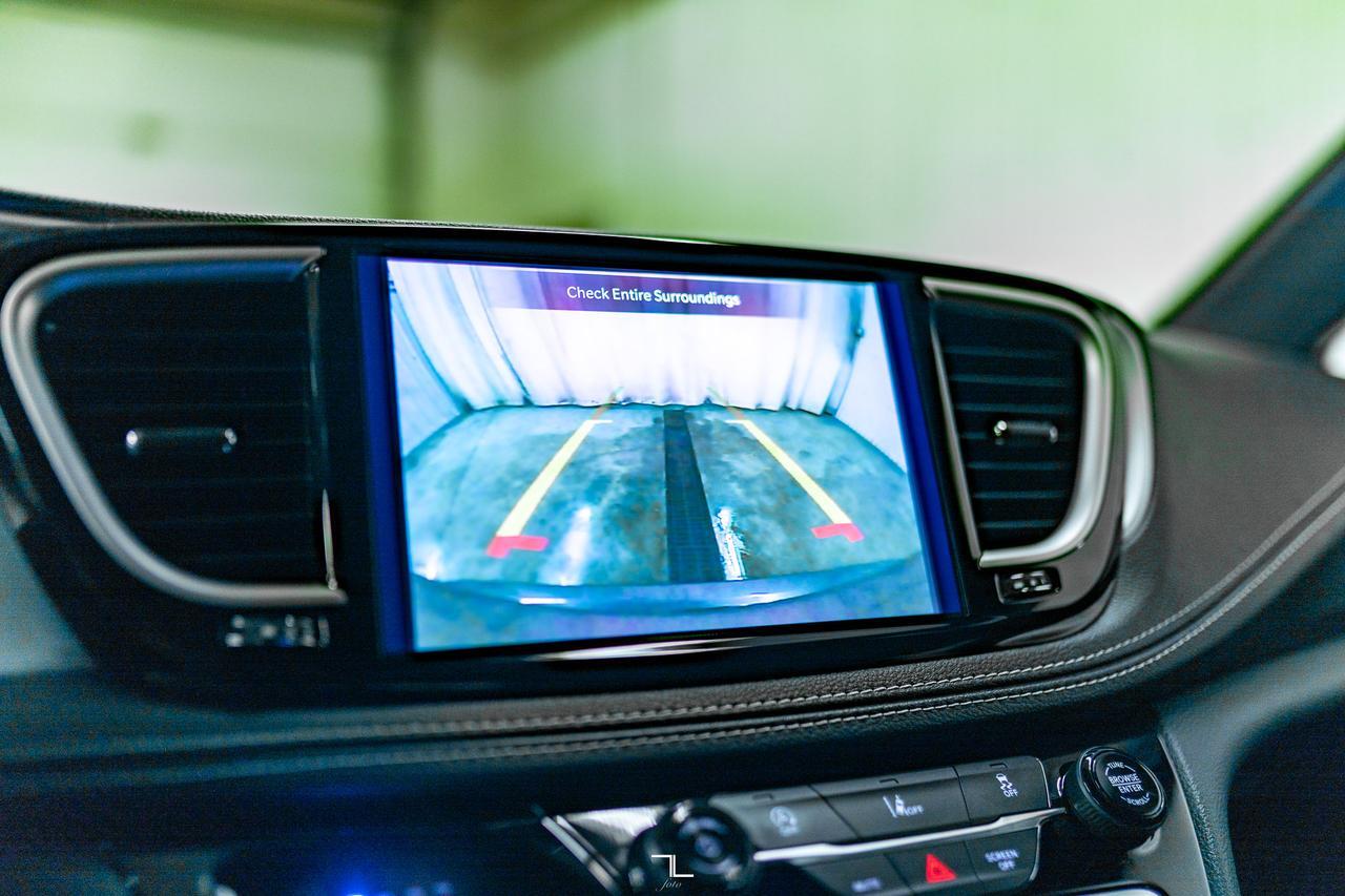 2022 Chrysler Pacifica AWD Touring BCam PSeat Quads Red Deer AB