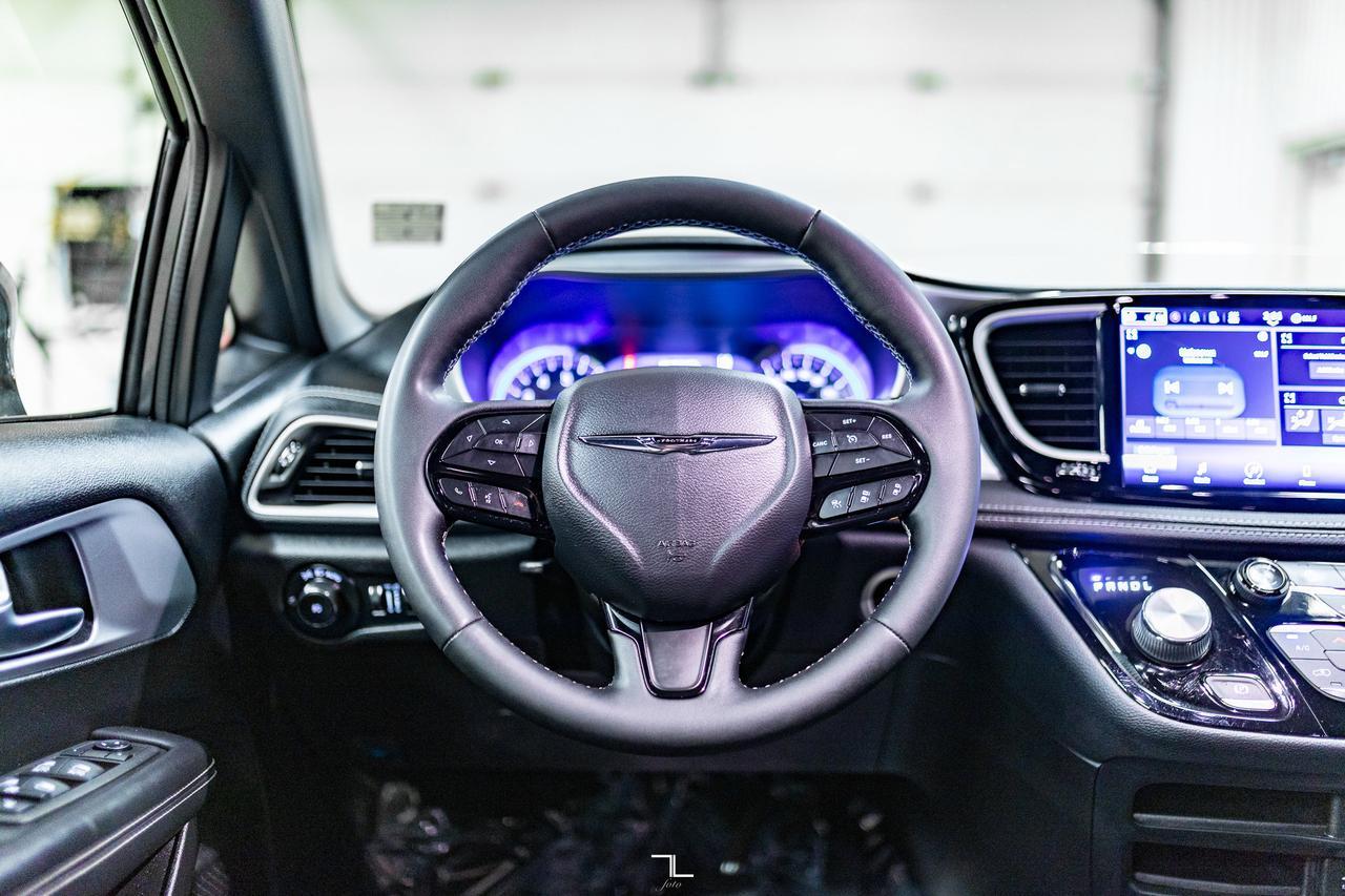 2022 Chrysler Pacifica AWD Touring BCam PSeat Quads Red Deer AB