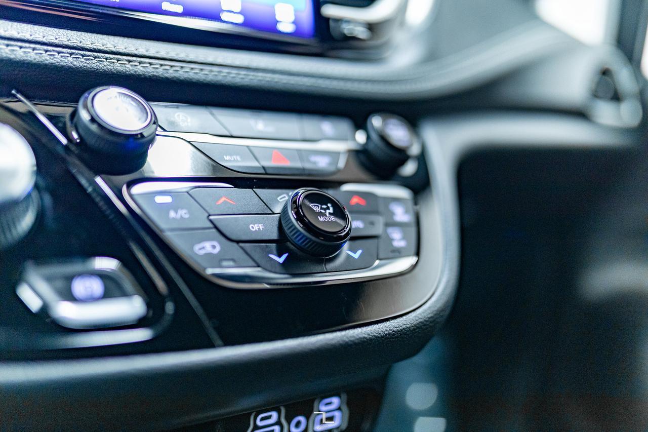 2022 Chrysler Pacifica AWD Touring BCam PSeat Quads Red Deer AB