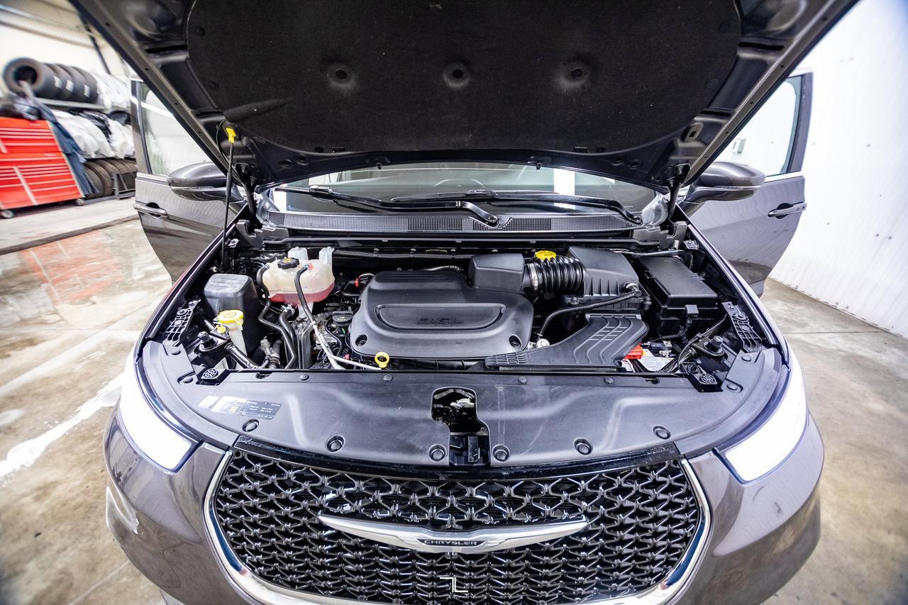 2022 Chrysler Pacifica AWD Touring BCam PSeat Quads Red Deer AB