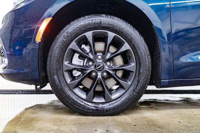 2022 Chrysler Pacifica AWD Touring BCam Red Deer AB