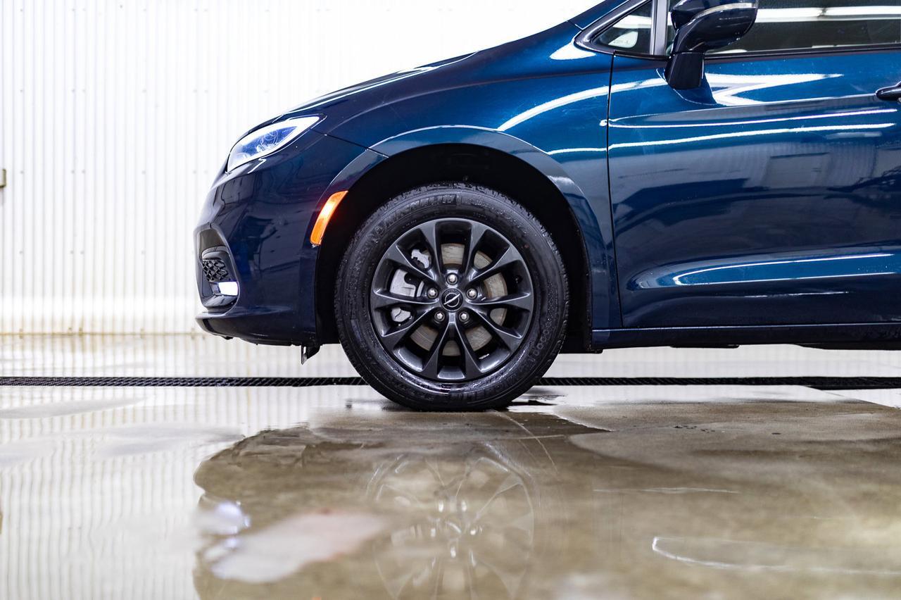 2022 Chrysler Pacifica AWD Touring BCam Red Deer AB