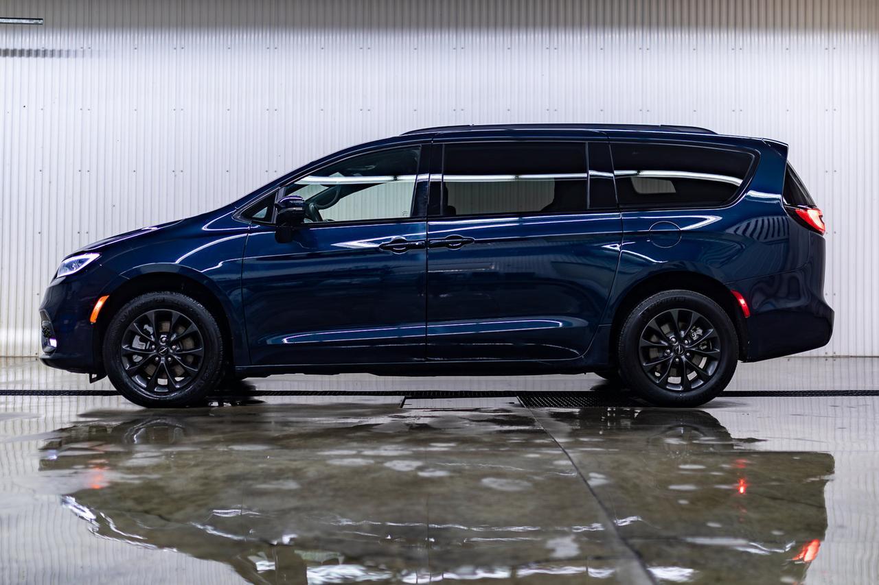 2022 Chrysler Pacifica AWD Touring BCam Red Deer AB