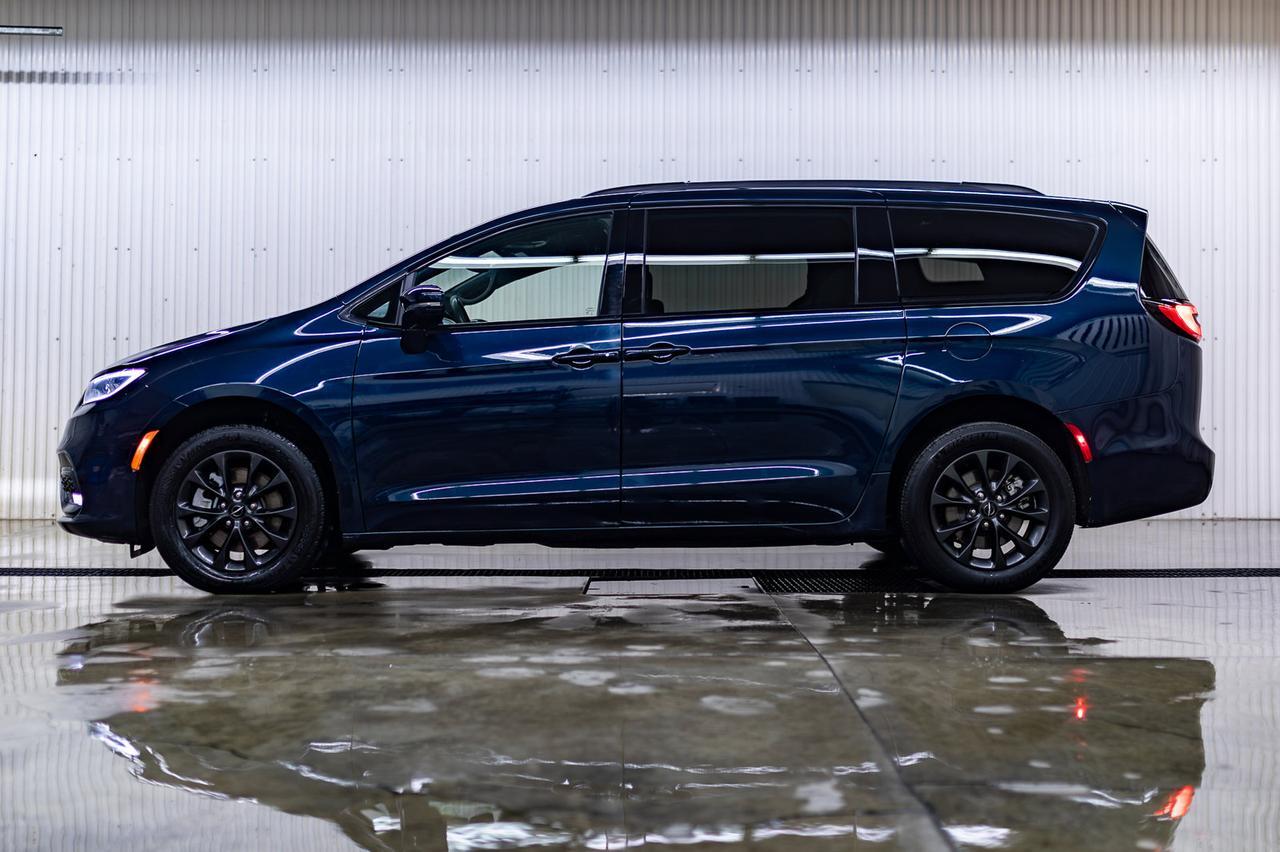 2022 Chrysler Pacifica AWD Touring BCam Red Deer AB