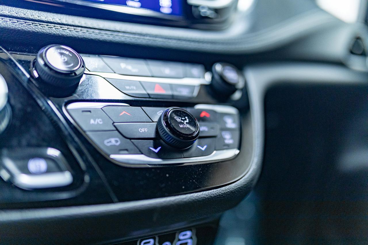 2022 Chrysler Pacifica AWD Touring BCam Red Deer AB