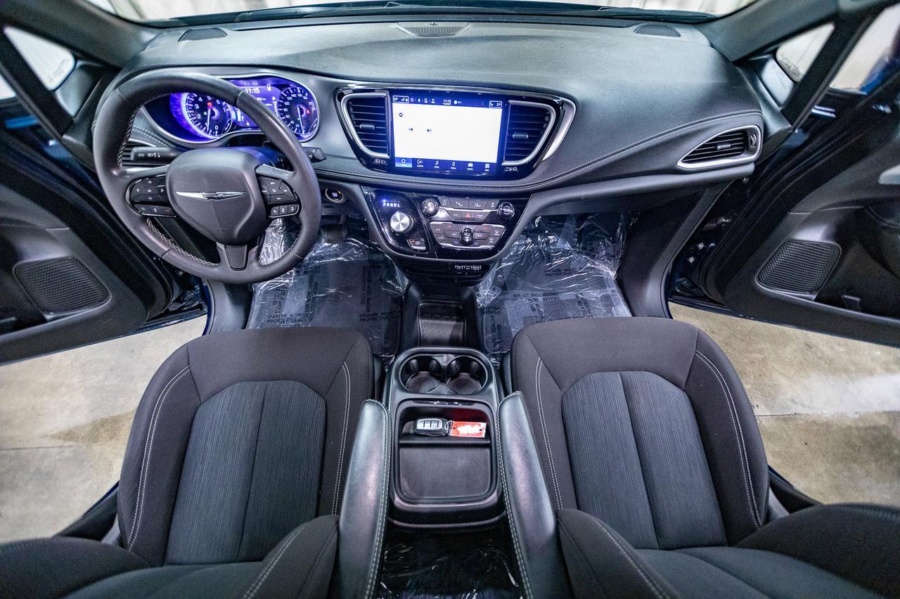 2022 Chrysler Pacifica AWD Touring BCam Red Deer AB