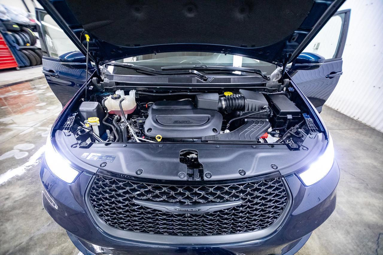 2022 Chrysler Pacifica AWD Touring BCam Red Deer AB