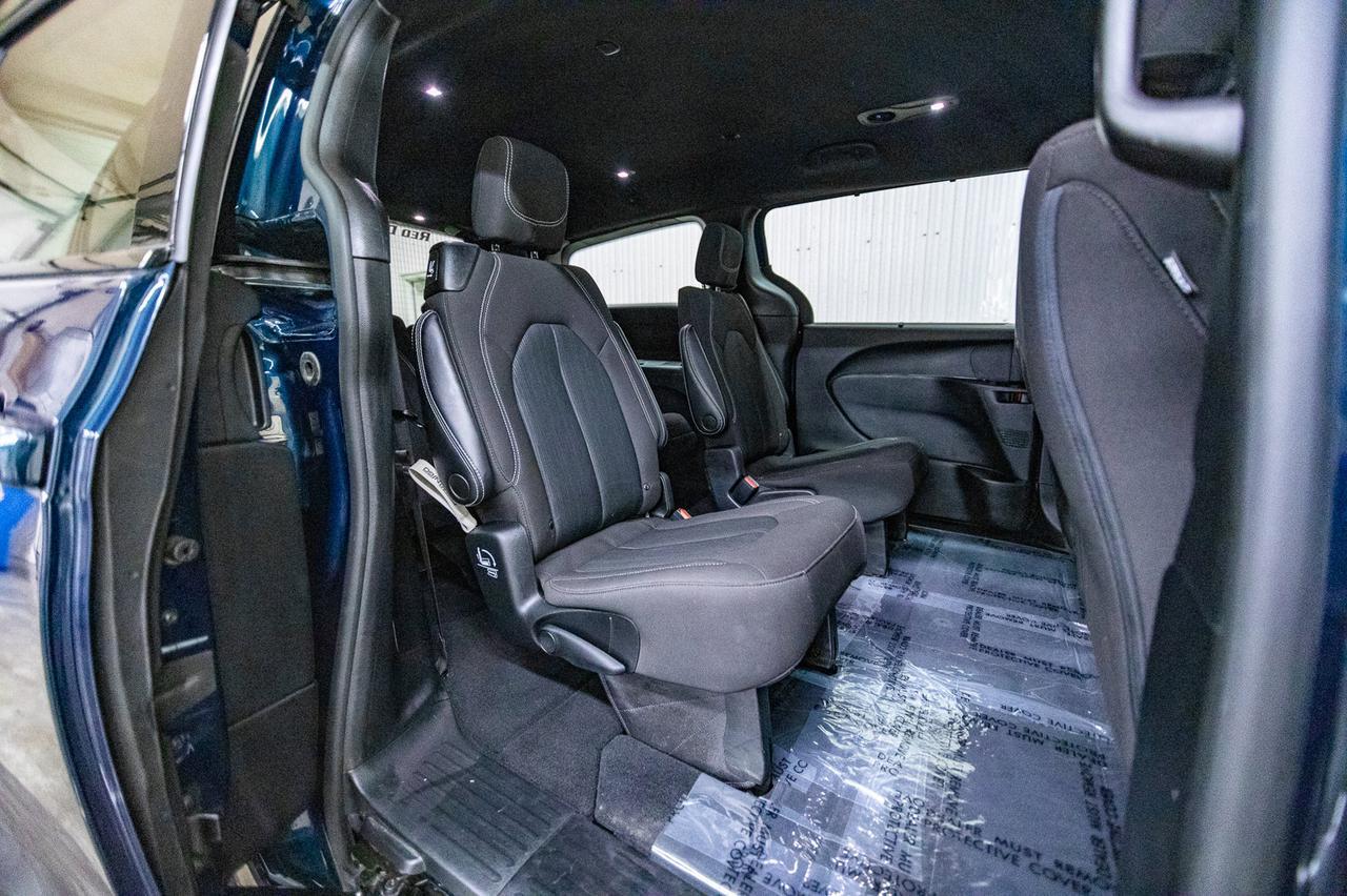 2022 Chrysler Pacifica AWD Touring BCam Red Deer AB