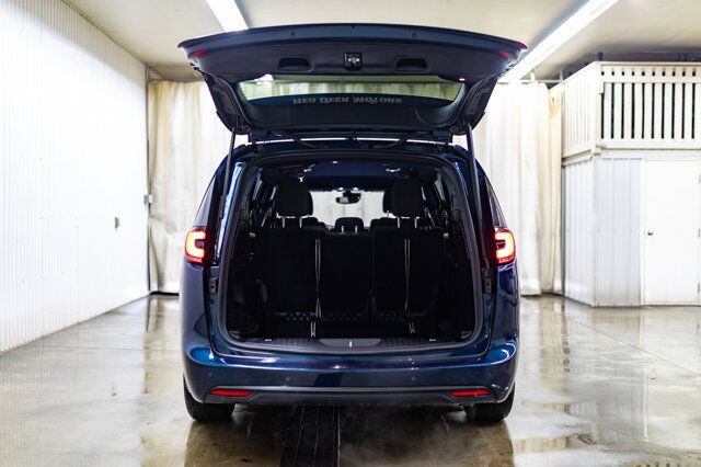 2022 Chrysler Pacifica AWD Touring BCam Red Deer AB