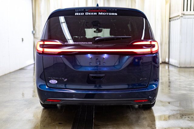 2022 Chrysler Pacifica AWD Touring BCam Red Deer AB