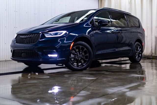 2022 Chrysler Pacifica AWD Touring BCam Red Deer AB