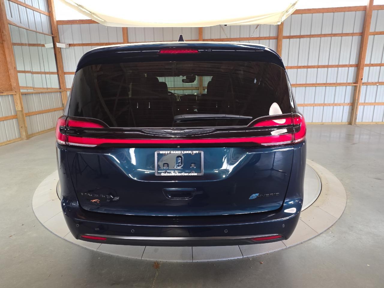 2022 Chrysler Pacifica Hybrid Hybrid Limited