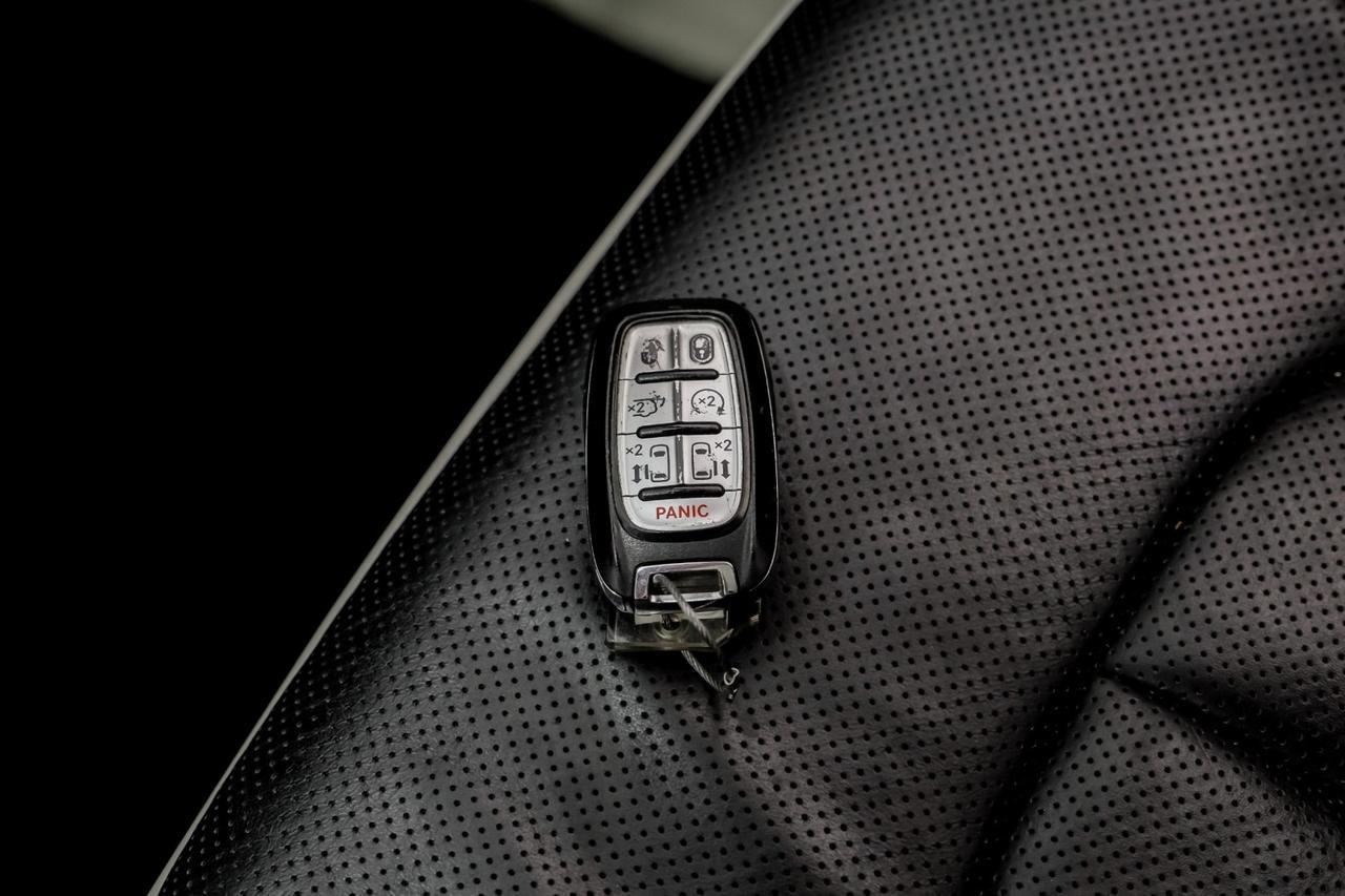 2022 Chrysler Pacifica LIMITED BLIND SPOT NAVIGATION PANORAMA LEATHER HEATED & COOLED SEATS REAR CAMERA Carrollton TX