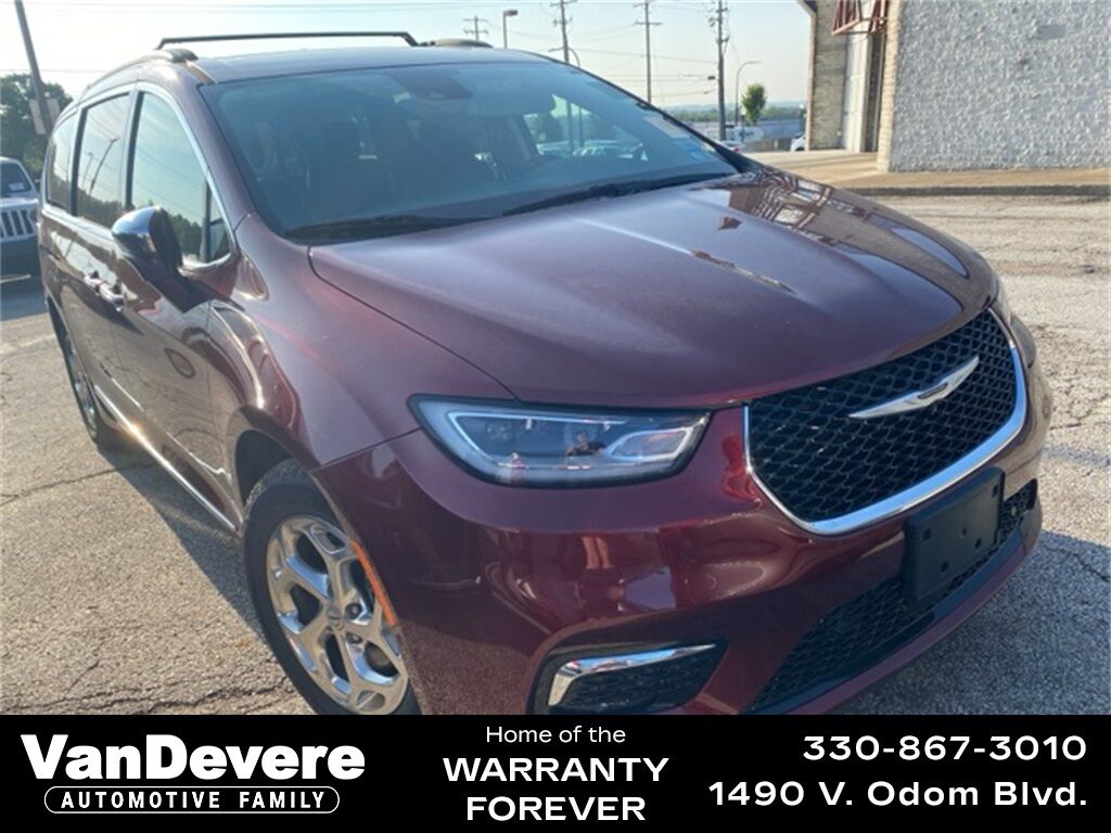 2022 Chrysler Pacifica Limited Akron