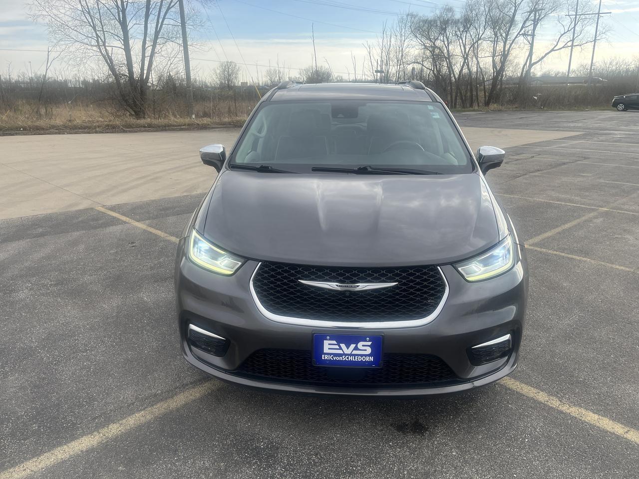 2022 Chrysler Pacifica Limited FWD w/AdaptiveCruise Sunroof Nav