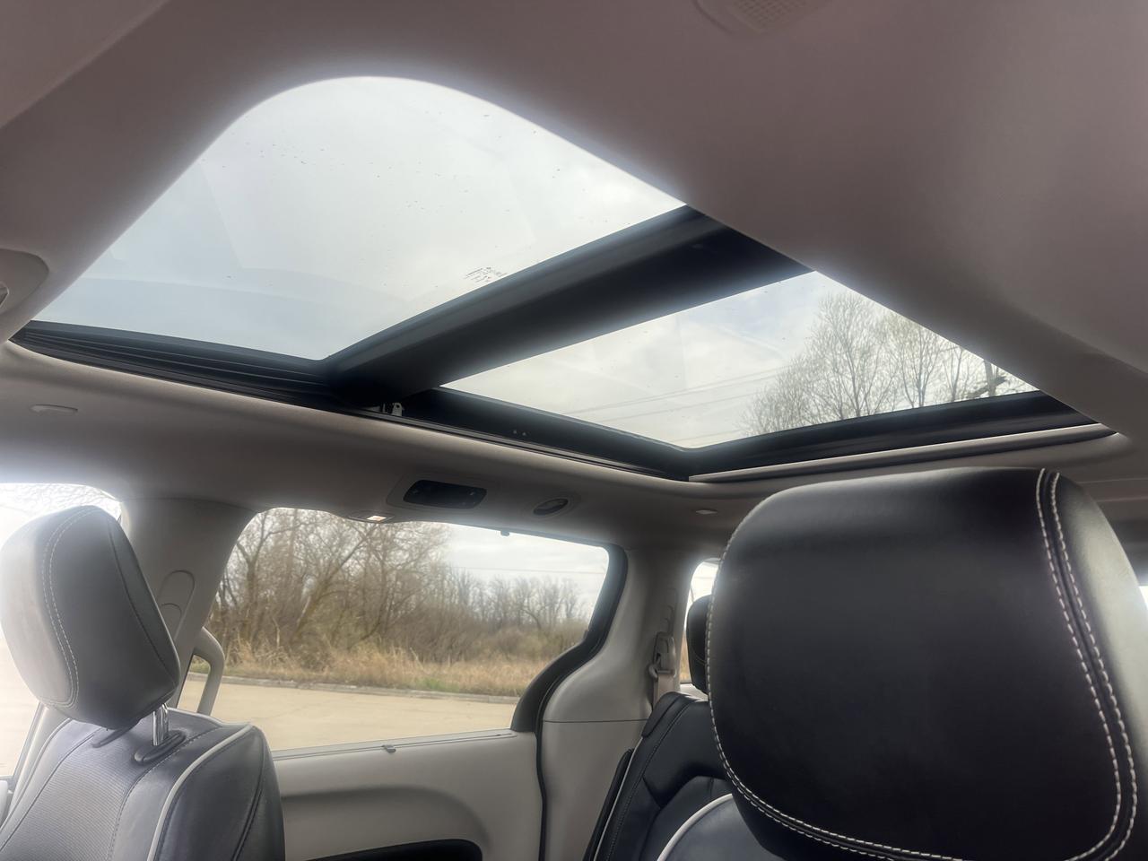 2022 Chrysler Pacifica Limited FWD w/AdaptiveCruise Sunroof Nav Saukville WI