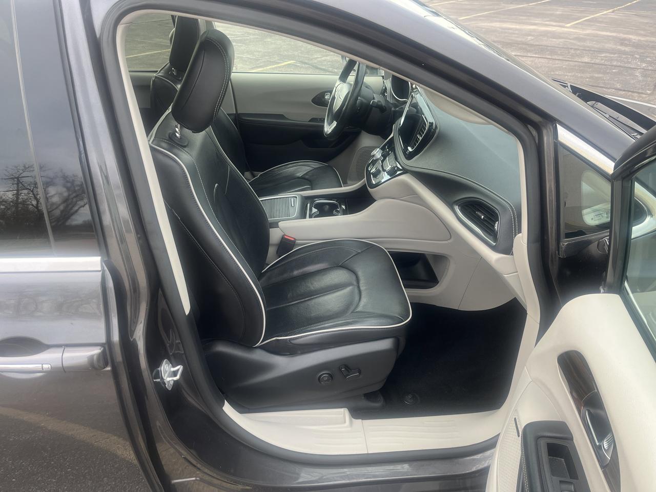 2022 Chrysler Pacifica Limited FWD w/AdaptiveCruise Sunroof Nav Saukville WI