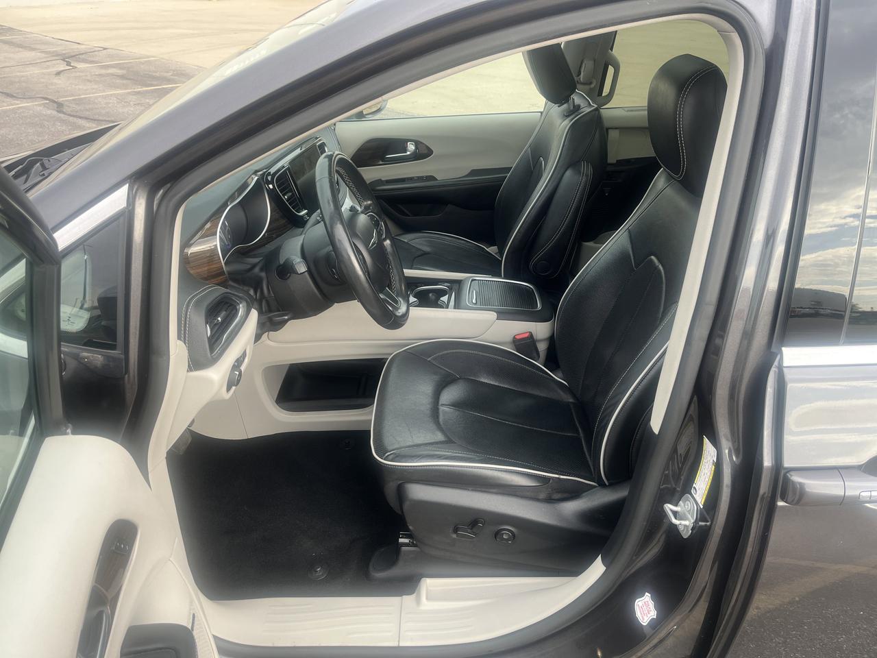 2022 Chrysler Pacifica Limited FWD w/AdaptiveCruise Sunroof Nav Saukville WI