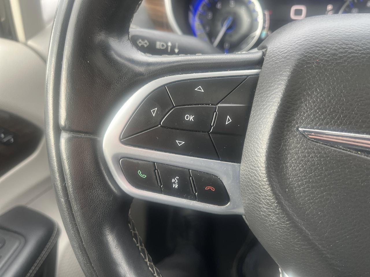 2022 Chrysler Pacifica Limited FWD w/AdaptiveCruise Sunroof Nav Saukville WI
