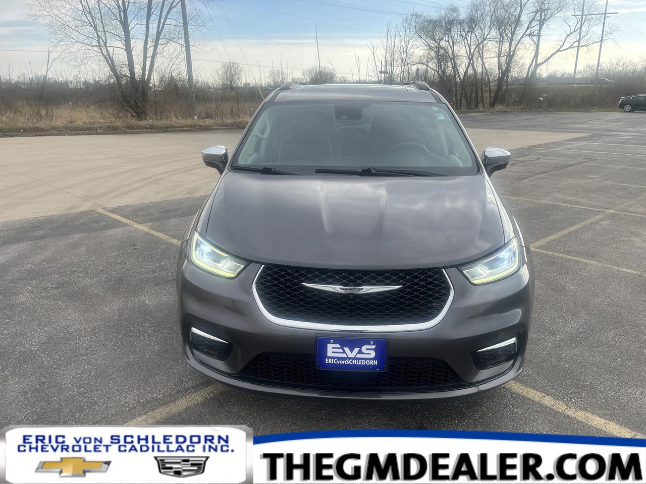 2022 Chrysler Pacifica Limited FWD w/AdaptiveCruise Sunroof Nav