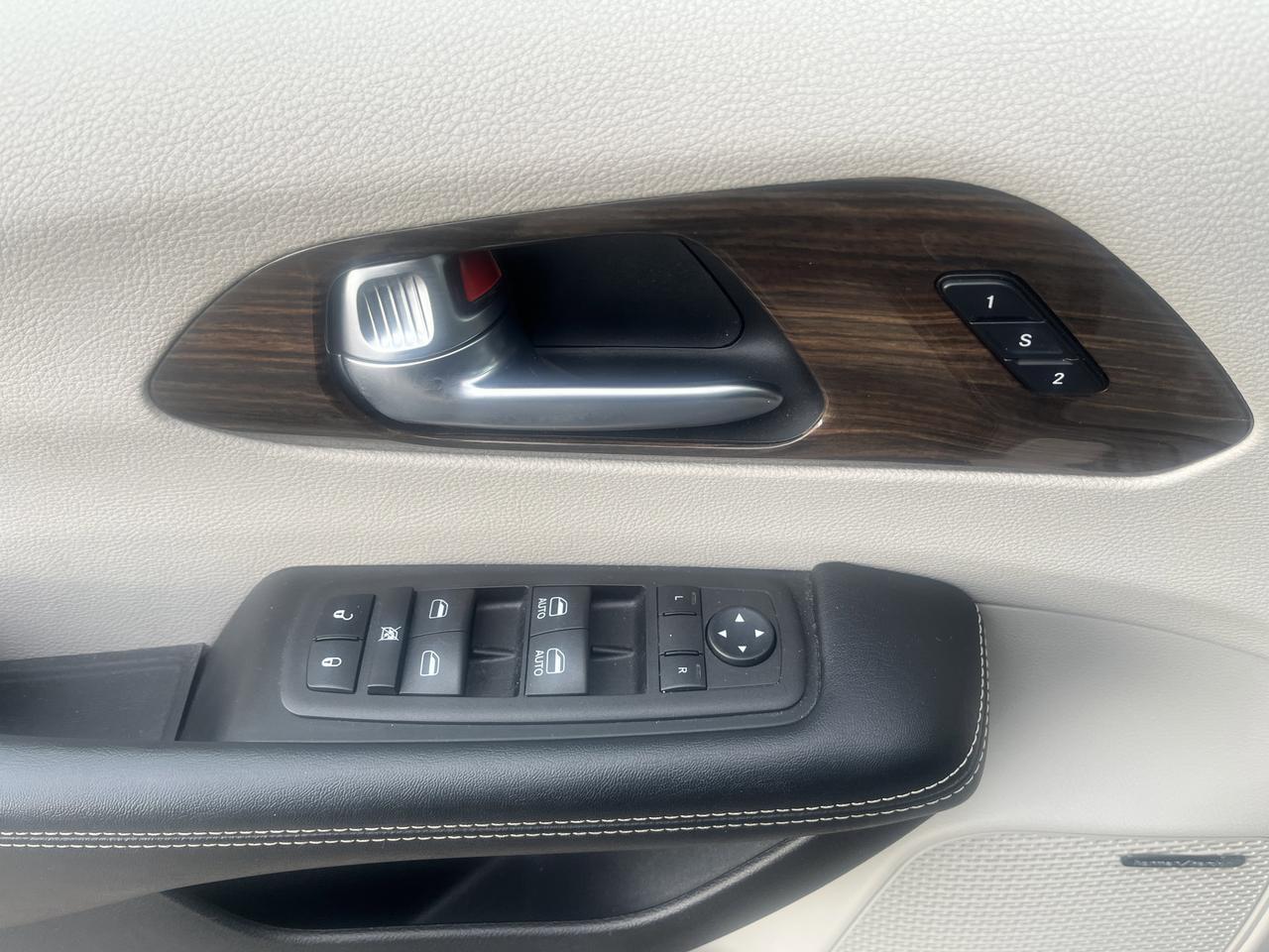 2022 Chrysler Pacifica Limited FWD w/AdaptiveCruise Sunroof Nav Saukville WI