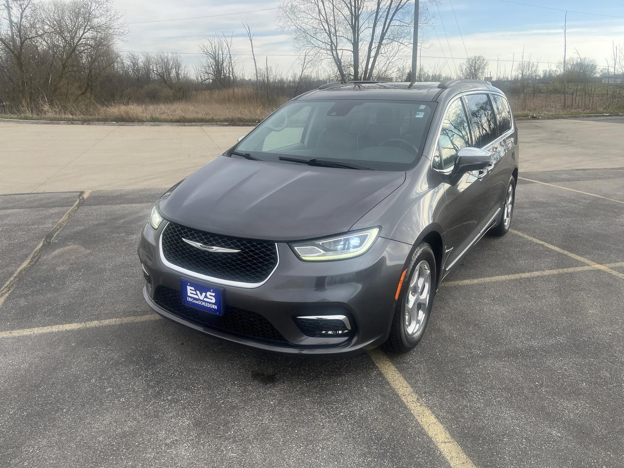 2022 Chrysler Pacifica Limited FWD w/AdaptiveCruise Sunroof Nav