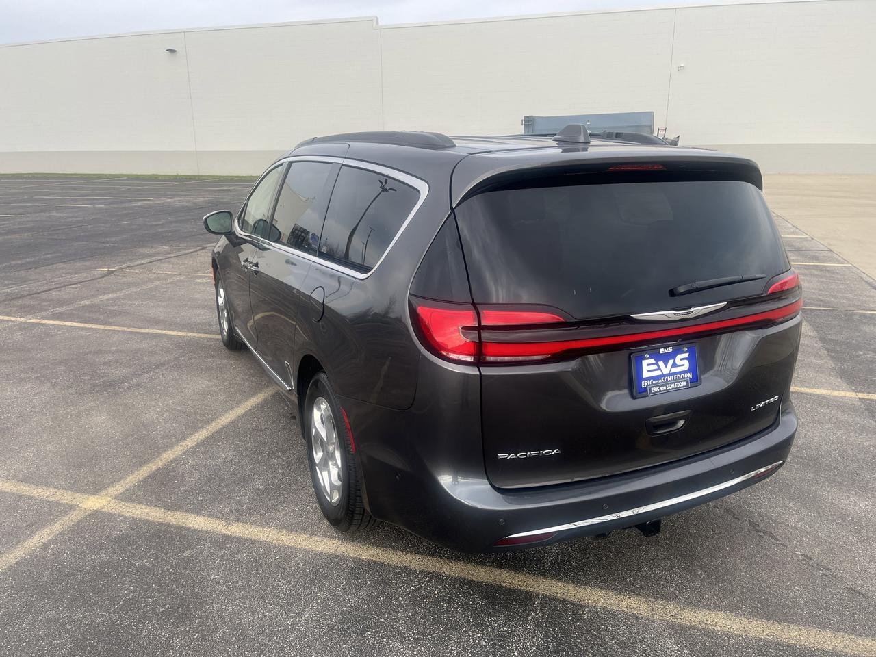2022 Chrysler Pacifica Limited FWD w/AdaptiveCruise Sunroof Nav Saukville WI