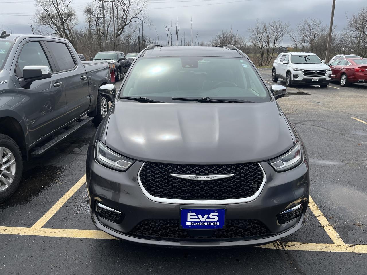 2022 Chrysler Pacifica Limited FWD w/AdaptiveCruise Sunroof Nav